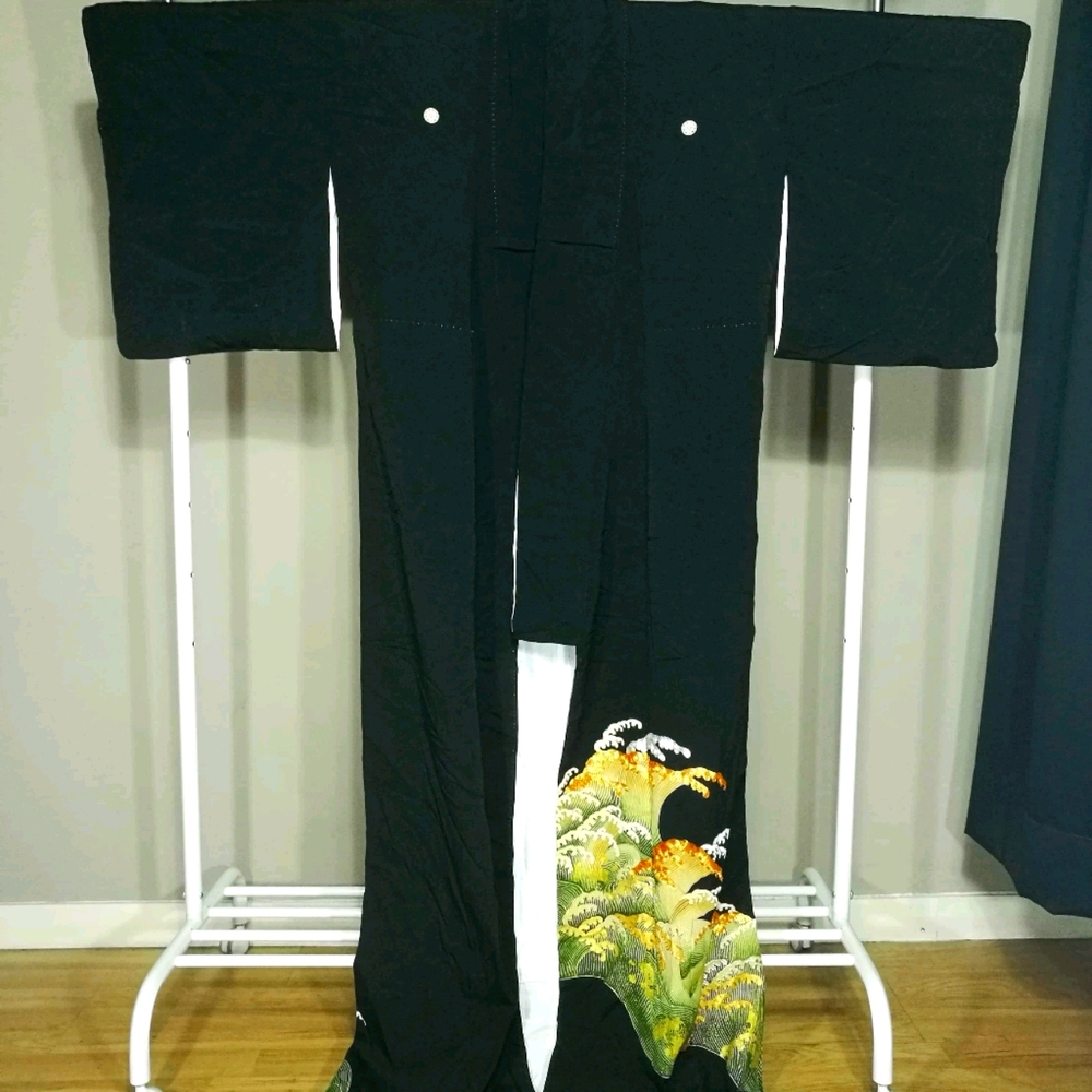 Vintage Silk Kuro Tomesode Kimono w gold embroider